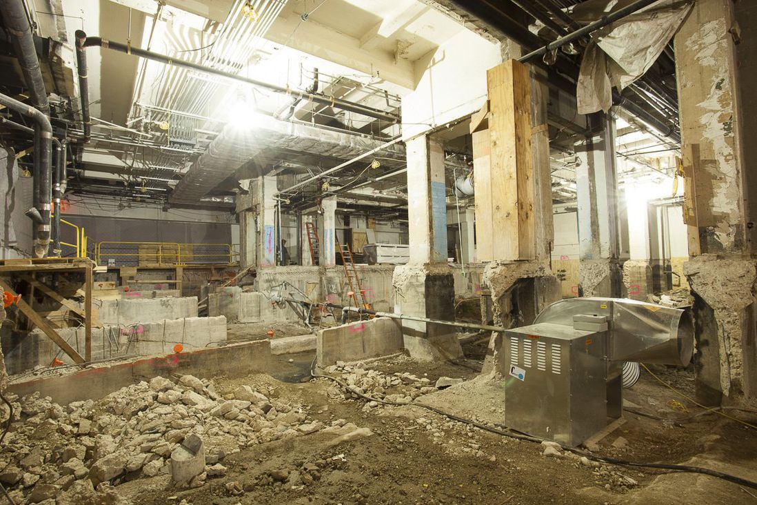 Here we are entering the concourse level, where there will be retail.  Escalators will lead down to the track level.<br/>